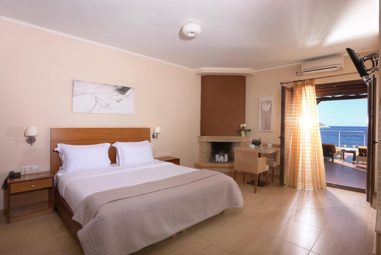 Faros Luxury Suites Marathópolis Esterno foto