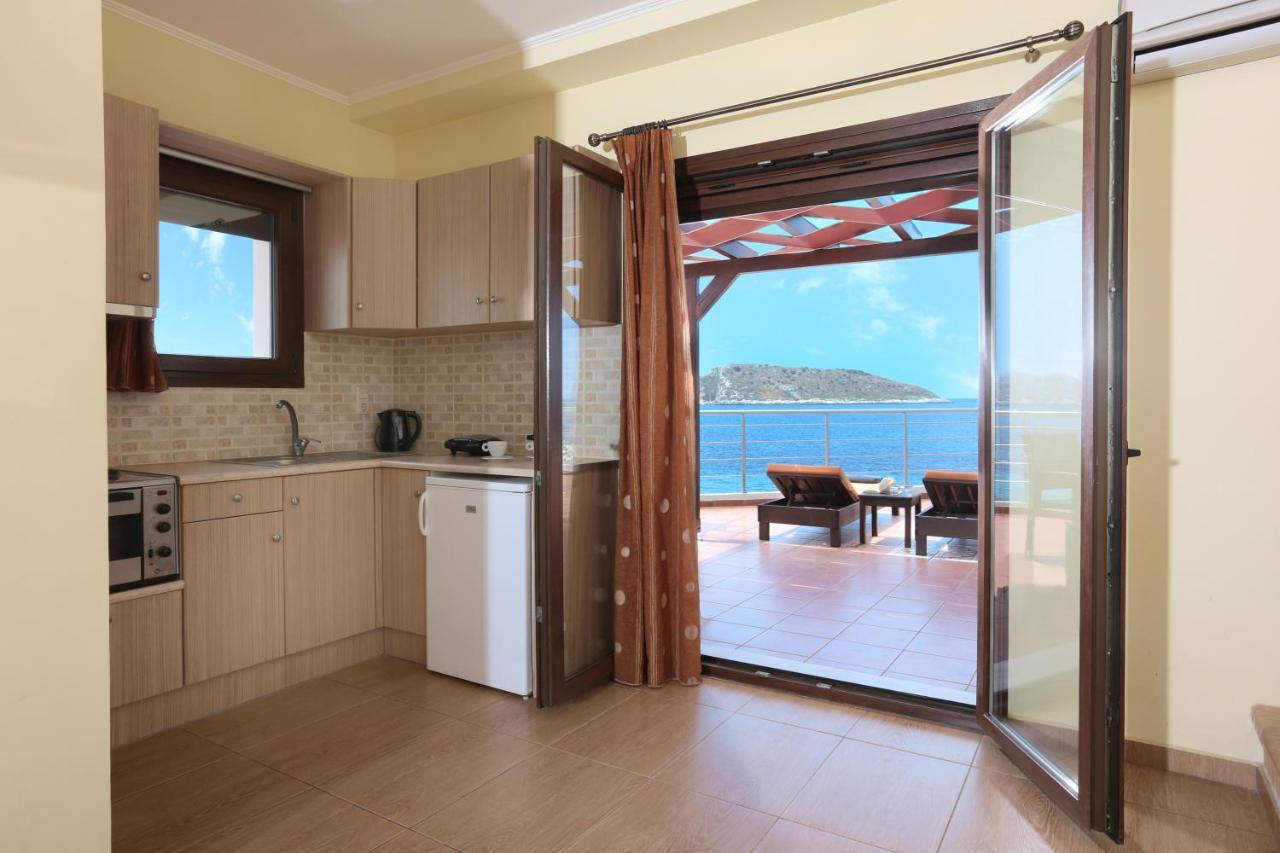 Faros Luxury Suites Marathópolis Esterno foto