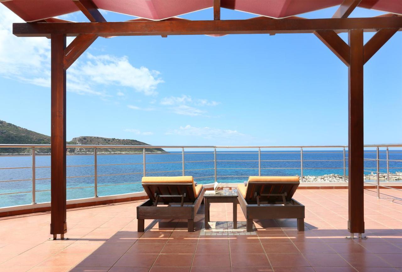 Faros Luxury Suites Marathópolis Esterno foto