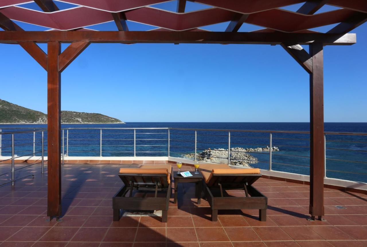 Faros Luxury Suites Marathópolis Esterno foto