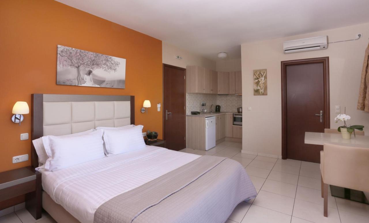 Faros Luxury Suites Marathópolis Esterno foto