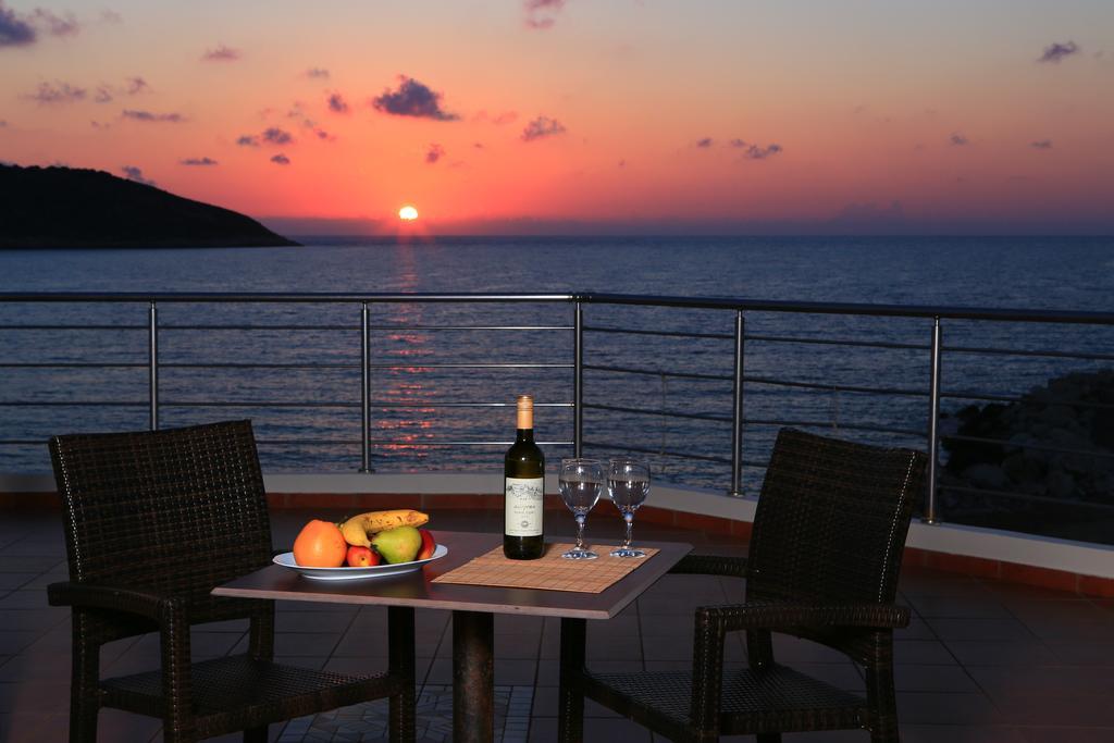 Faros Luxury Suites Marathópolis Esterno foto