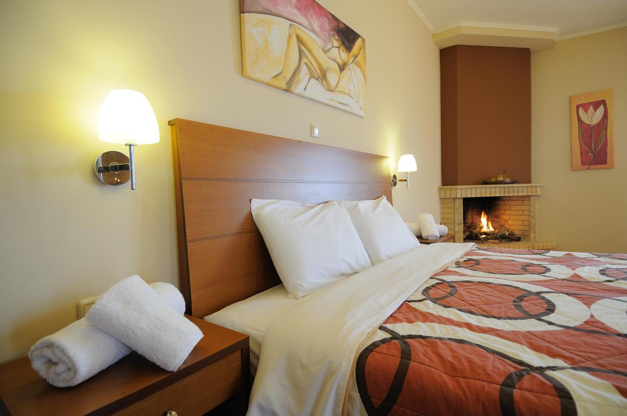 Faros Luxury Suites Marathópolis Esterno foto