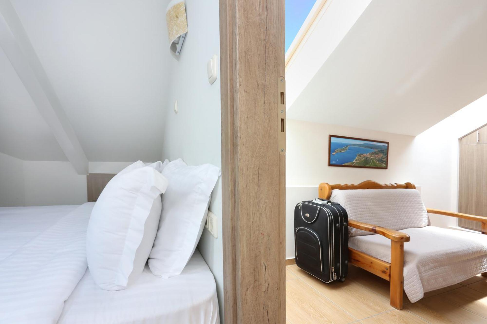 Faros Luxury Suites Marathópolis Esterno foto