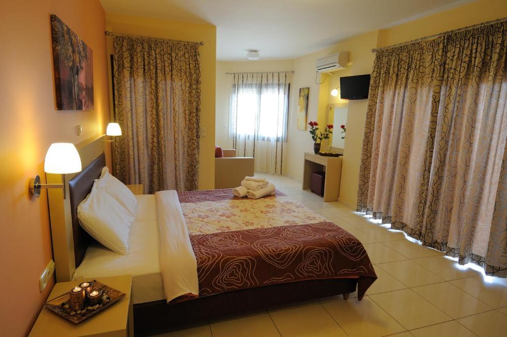 Faros Luxury Suites Marathópolis Esterno foto
