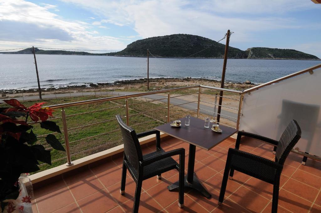 Faros Luxury Suites Marathópolis Esterno foto