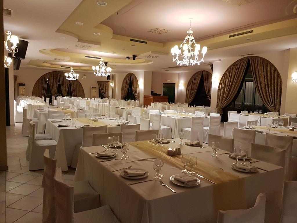 Faros Luxury Suites Marathópolis Esterno foto
