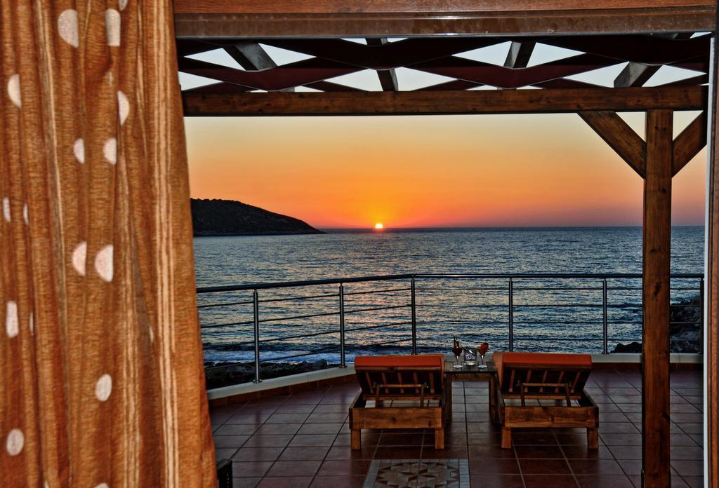 Faros Luxury Suites Marathópolis Esterno foto