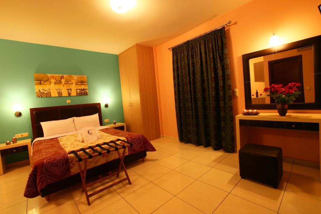 Faros Luxury Suites Marathópolis Esterno foto