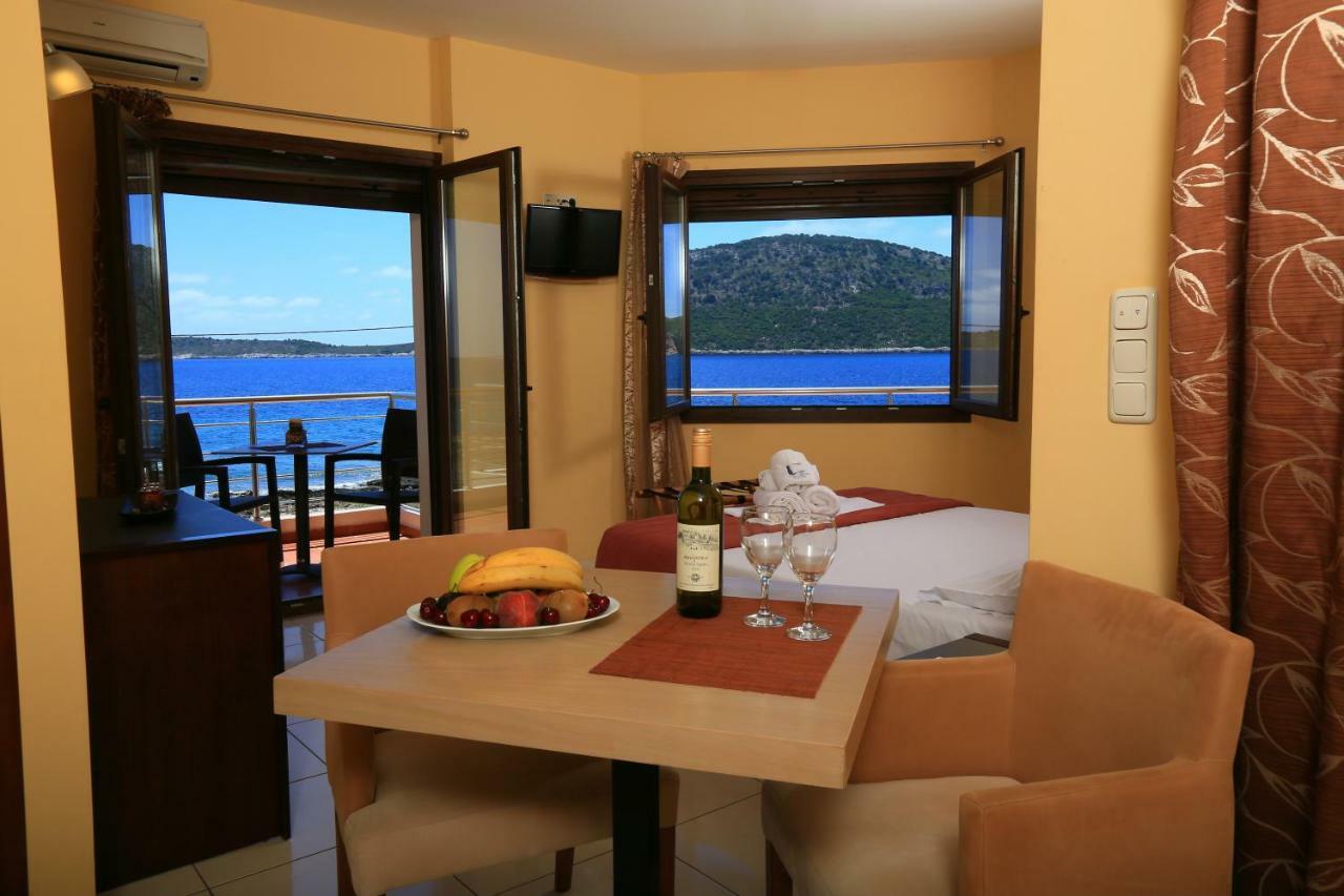 Faros Luxury Suites Marathópolis Esterno foto